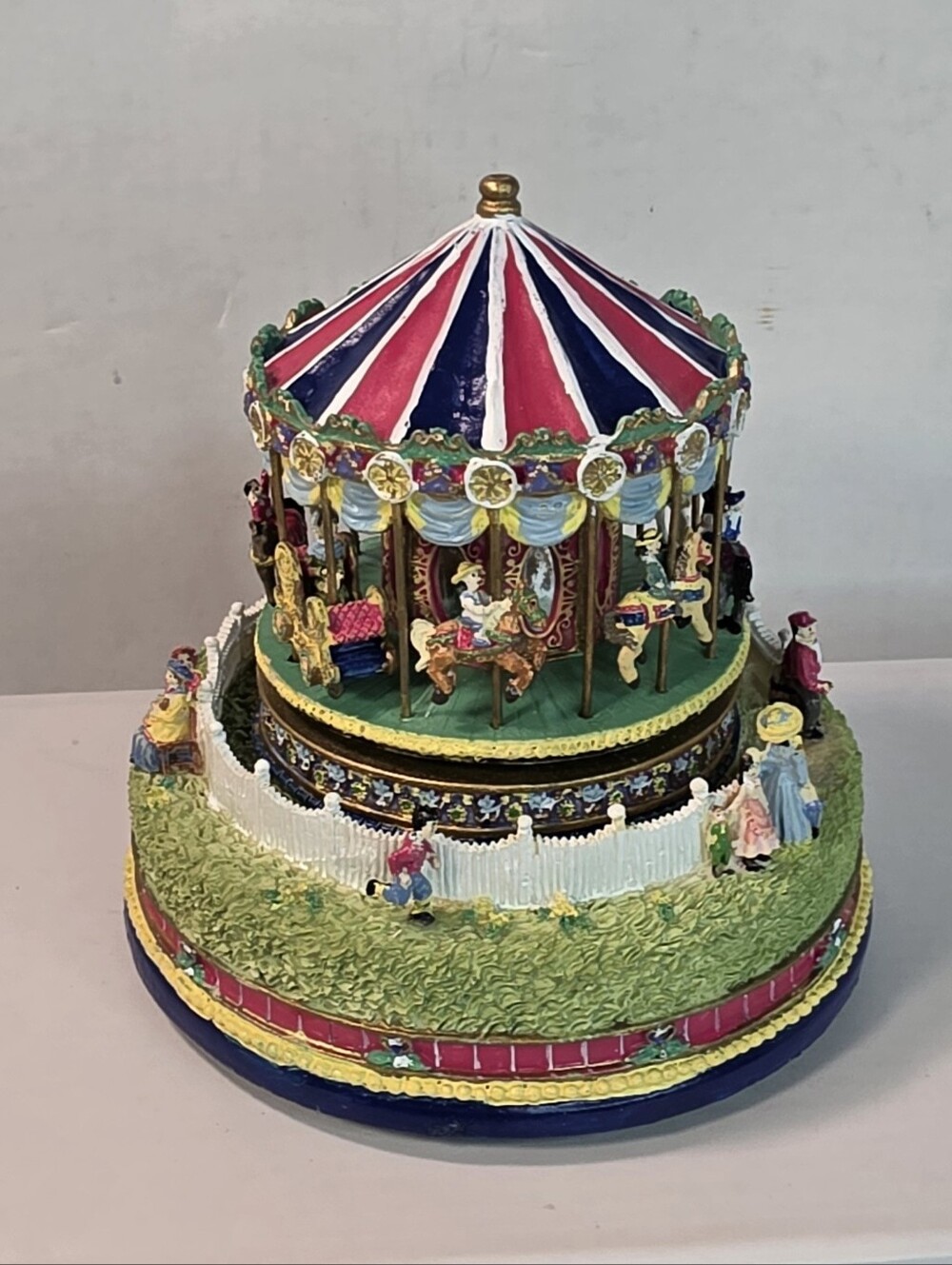 VTG (1997) Liberty Falls "The Carousel Comes to Town" musical merry-go-round,